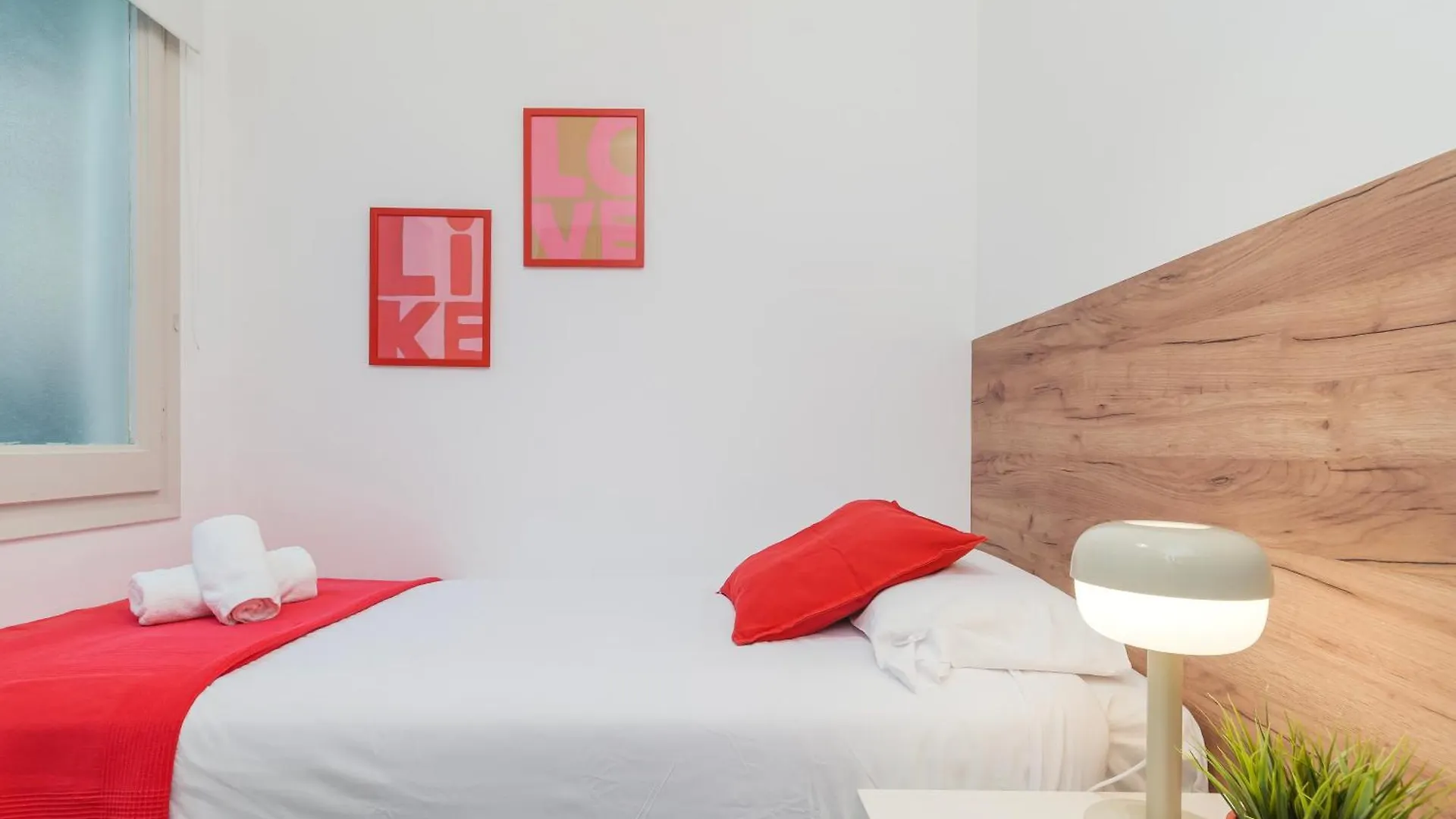 Spacious 4 Bedroom Apartment Fira Bcn & Camp Nou Barselona