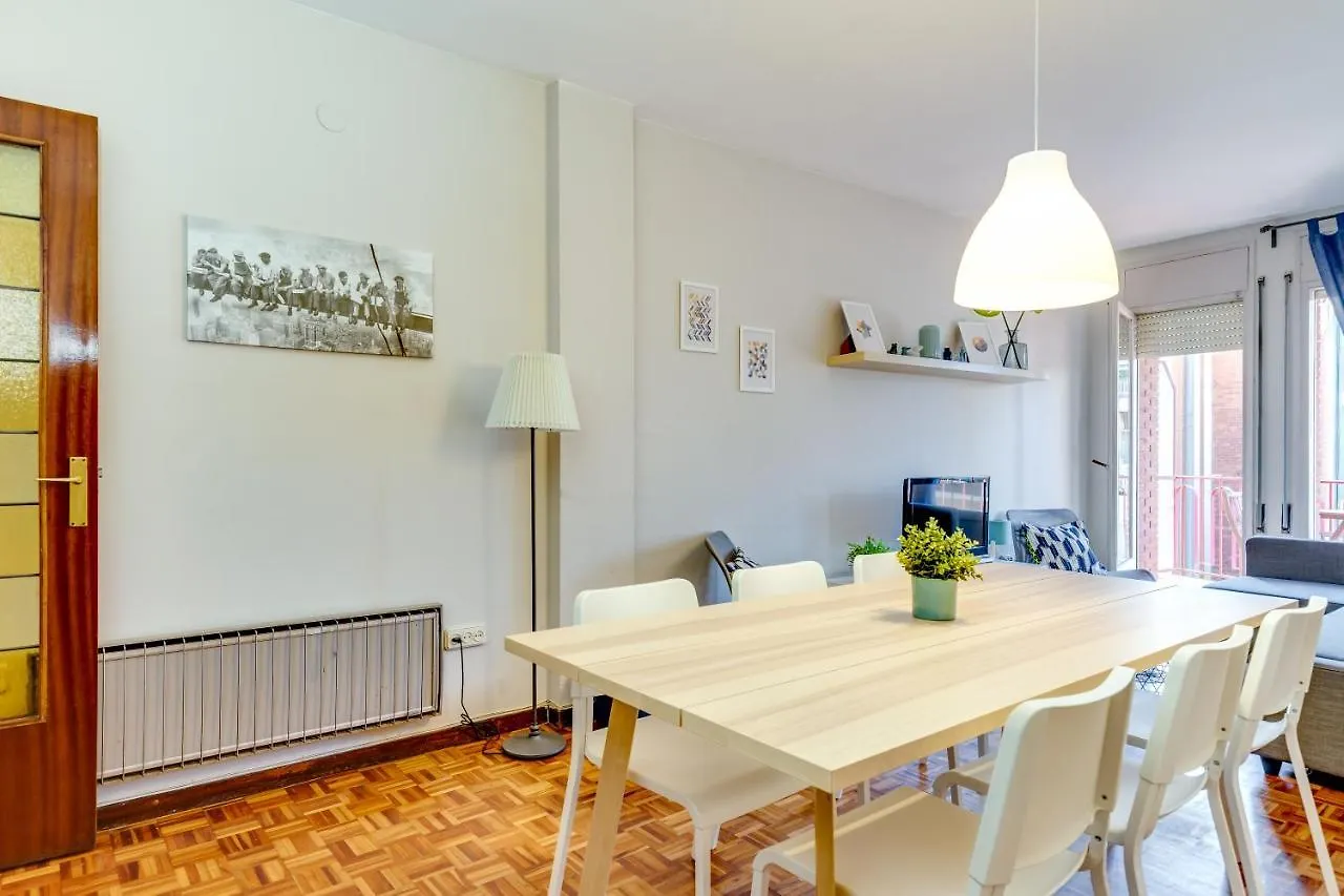 Spacious 4 Bedroom Apartment Fira Bcn & Camp Nou Barselona İspanya