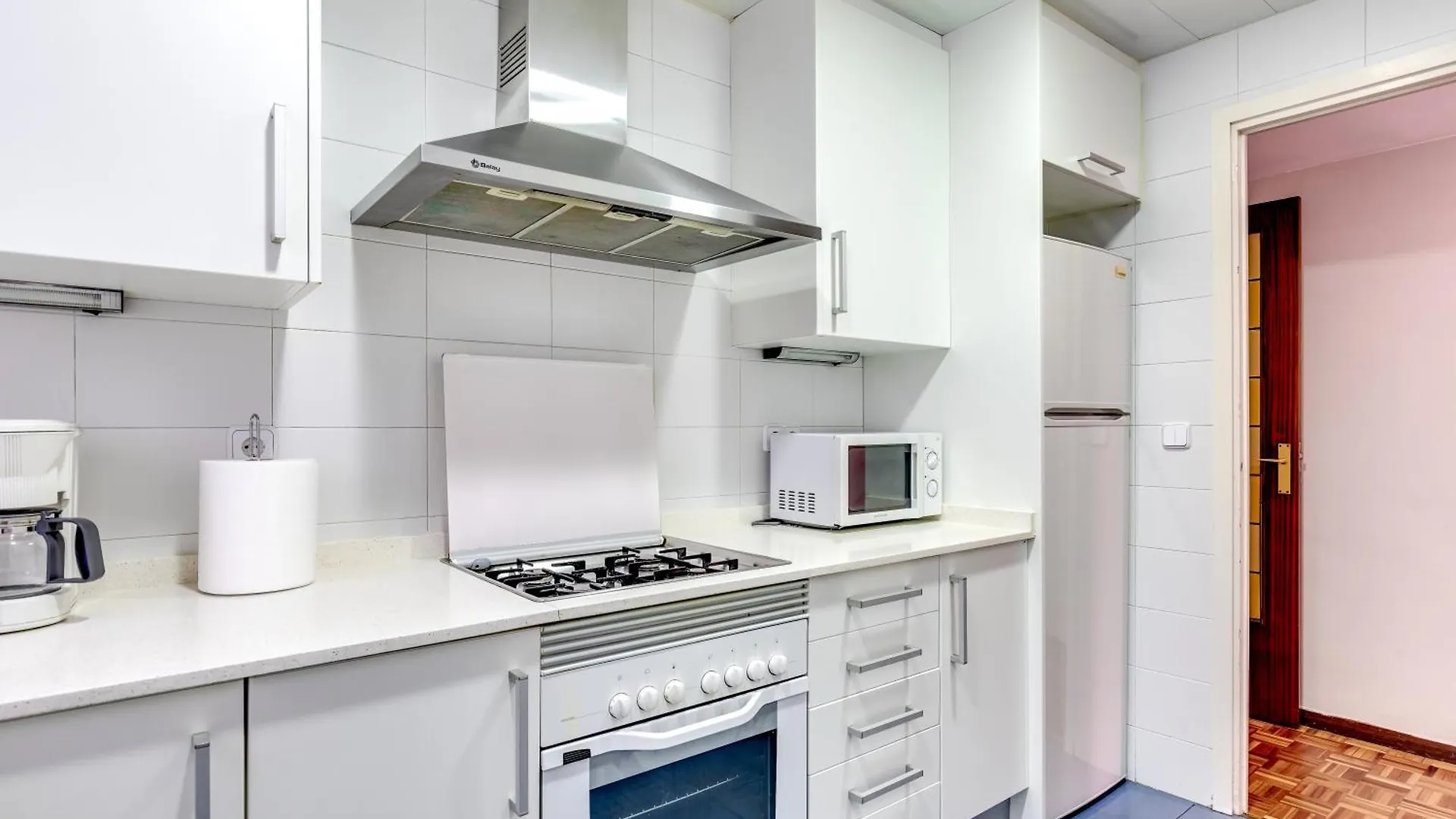 Spacious 4 Bedroom Apartment Fira Bcn & Camp Nou Barselona 0*,
